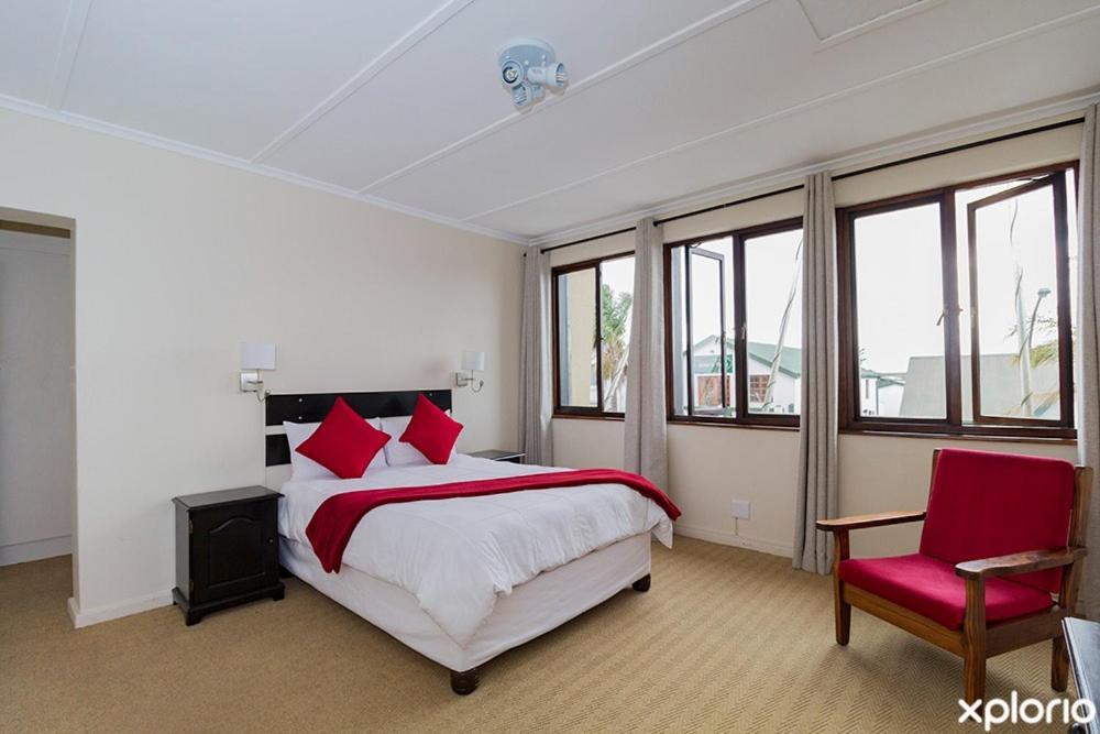 Victoria Hotel Bredasdorp Exterior photo